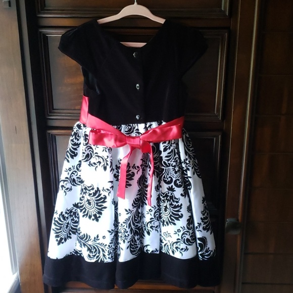 Girls holiday dress - Picture 2 of 3